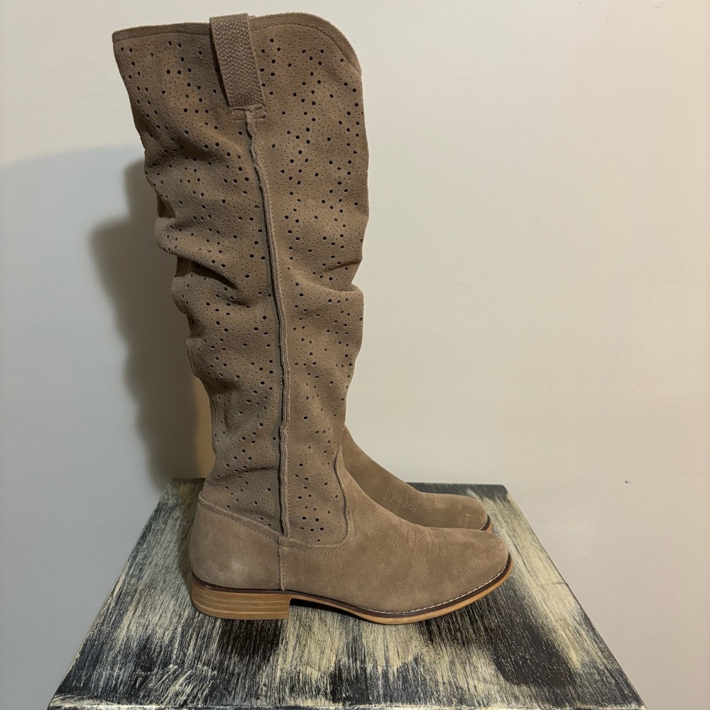 Dingo Adrina Leather Regular-Calf Taupe Boot | Womens Size 8.5